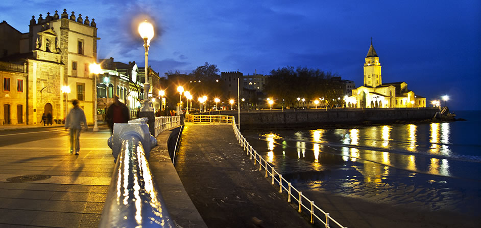 Gijón al anochecer